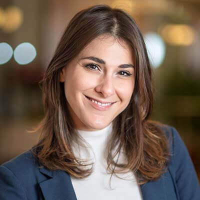 Portrait Dr. Julia Harl