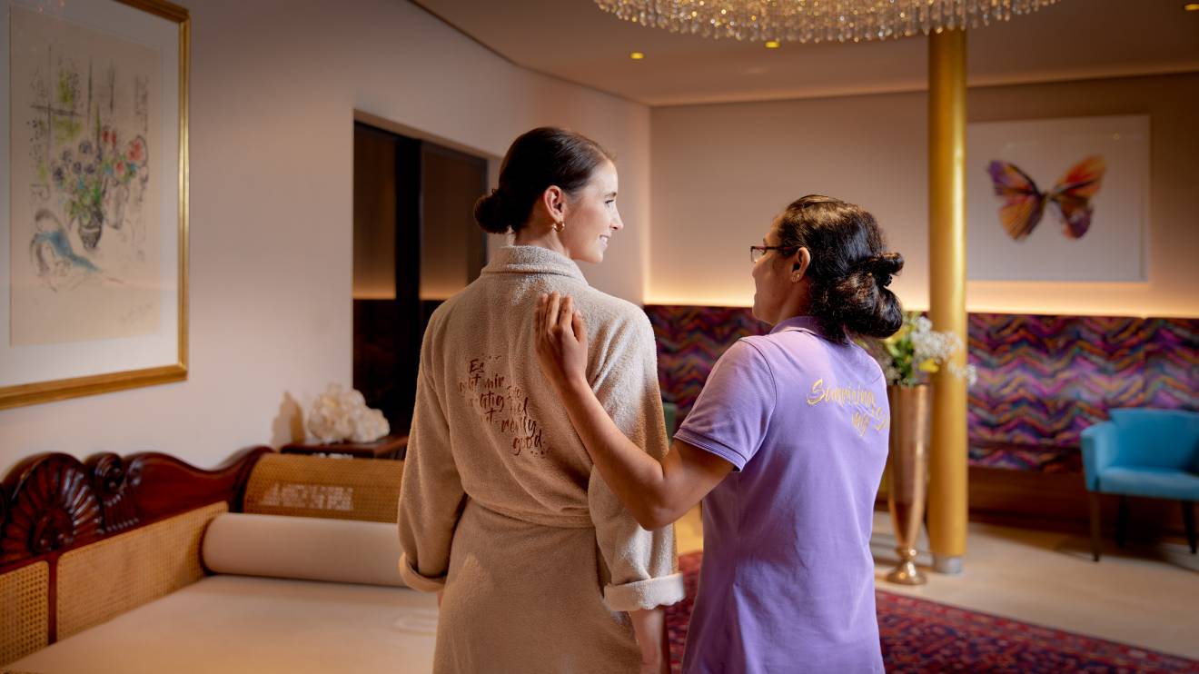 Das Mandira Ayurveda Resort in der Steiermark hat sich darauf spezialisiert, mit ganzheitlichen Methoden aus Ernährung, Detox, Bewegung und mentaler Stabilisierung Frauen in der Lebensmitte zu unterstützen.
