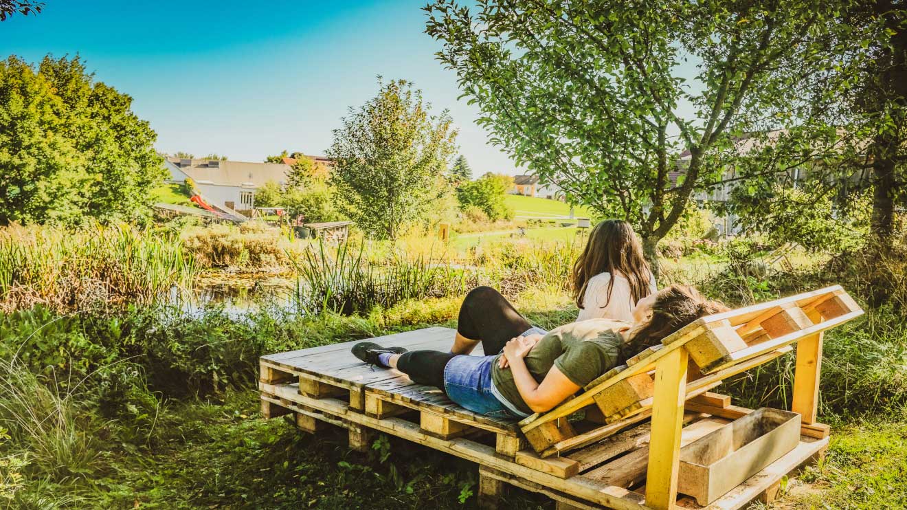 Gerade in den Wechseljahren wächst bei vielen Frauen das Bedürfnis nach Ruhe, Natur und bewusster Erholung. - SONNENTOR