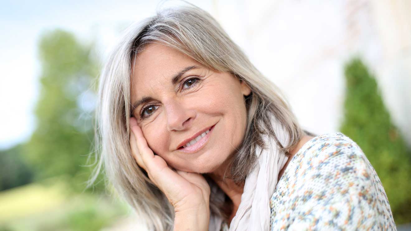Wie stark sich die Haut während der Wechseljahre verändert, ist von Frau zu Frau verschieden. - Shutterstock/goodluz