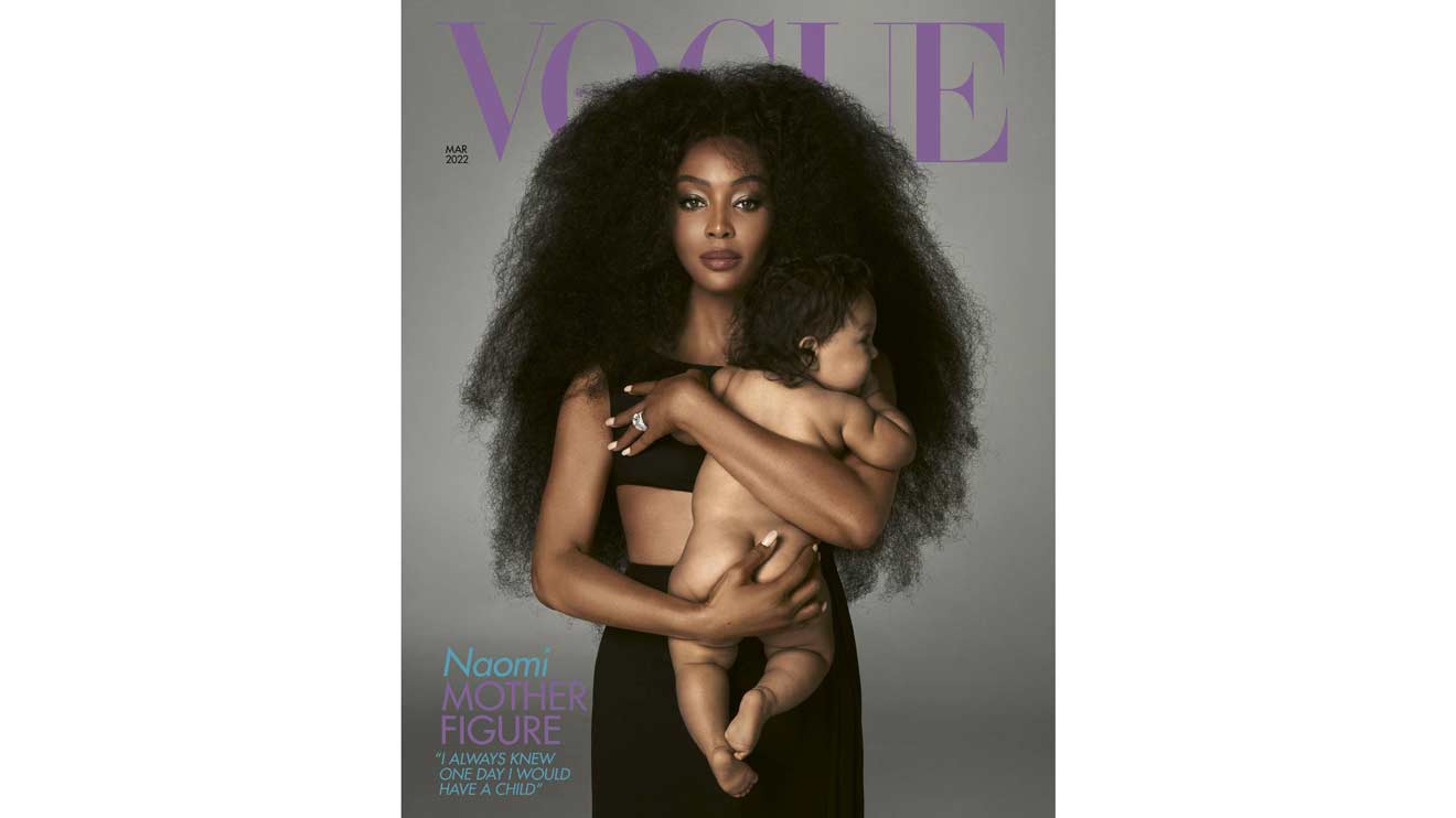 Am Cover der britischen Vogue zeigt Naomi Campbell stolz das süße Töchterlein, über den Vater hält sie sich bedeckt.  - Vogue / Steven Meisel