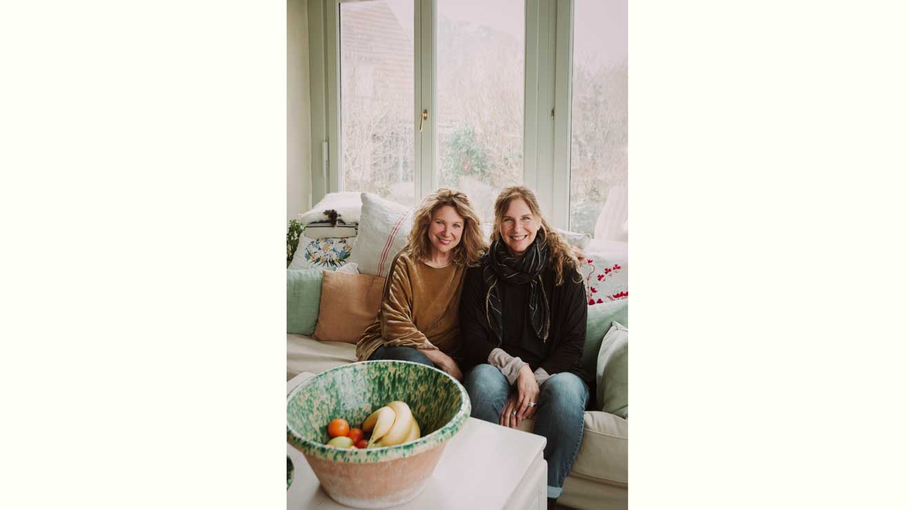 Beste Freundinnen: Haya Molcho und Ellen Lewis erzählen in Fenderls Buch über Zusammenhalt und Liebe.