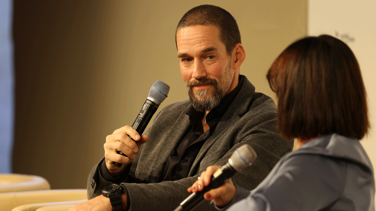 Keynote-Interview: "Megatrend Longevity - Die Wechseljahre als Schlüsseljahre für ein langes Leben" mit Dr. Christian Matthai, moderiert von wechselweise.net-Gründerin Veronika Pelikan.