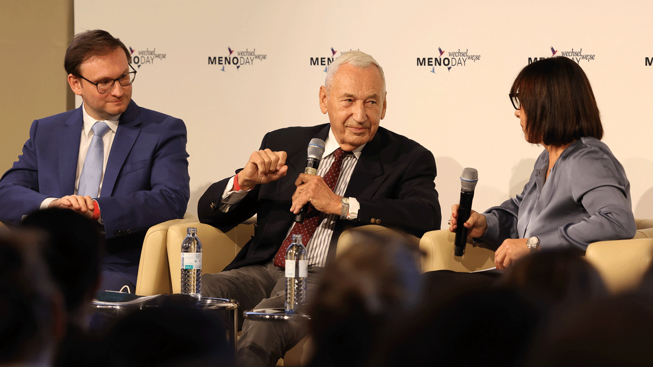 30 Jahre Hormonforschung wurden im "Generationengespräch: Hormone im Wandel der Zeit" mit Prof. Dr. Johannes Ott (links) und Prof. DDr. Johannes Huber (Mitte) beleuchtet, moderiert von Veronika Pelikan 