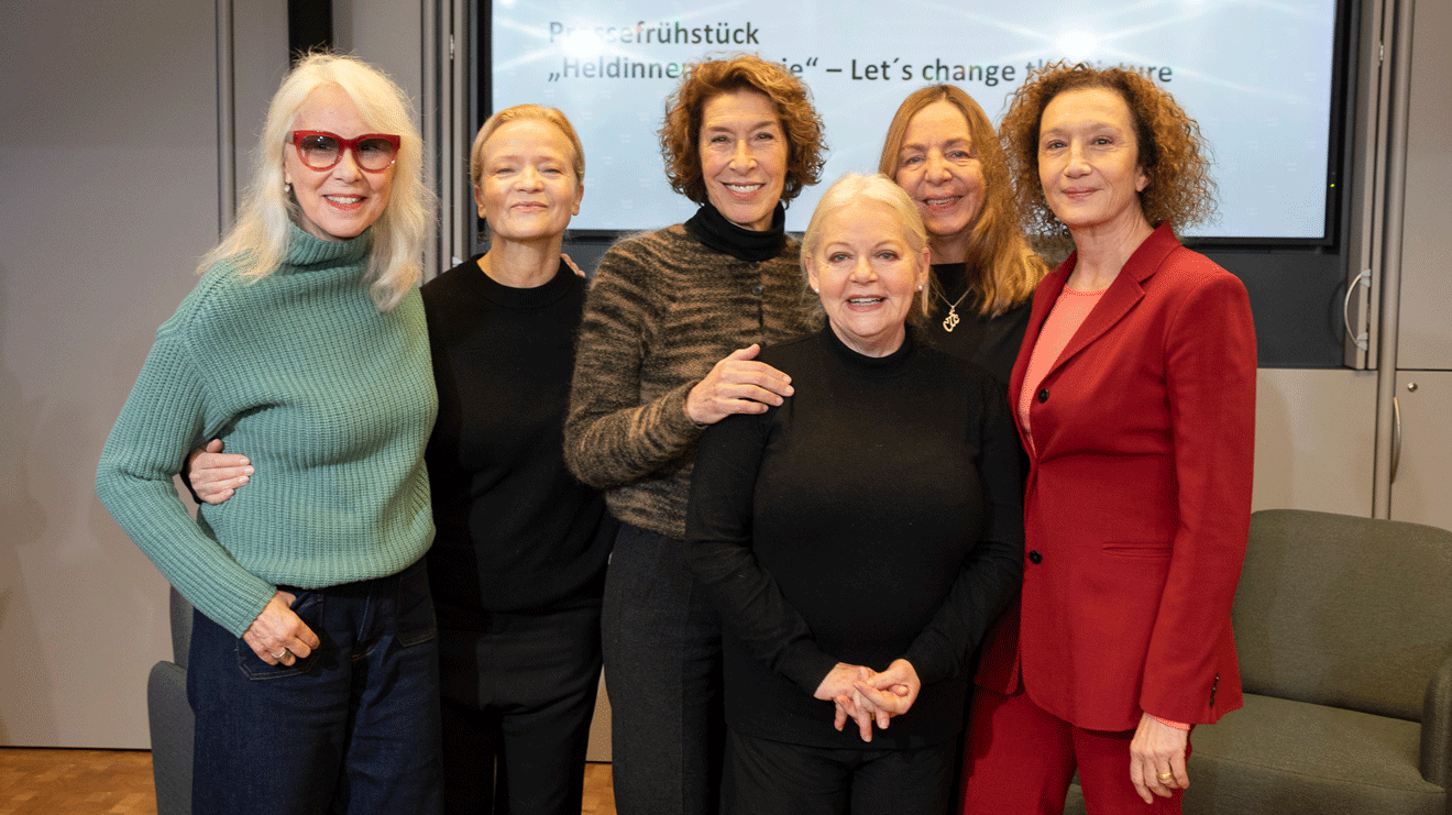 Die Schauspielerinnen Adele Neuhauser, Barbara Wussow, Susi Stach, Brigitte Kren, Michou Friesz, Michaela Rosen und Konstanze Breitebner sorgen mit einem Kurzfilm für Aufmerksamkeit.  - www.no-limits.wien / Jürgen Hammerschmidt 