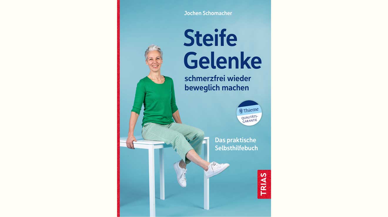 Der Physiotherapeut geht in dem Selbsthilfebuch nicht auf die Suche nach der Ursache von Gelenksschmerzen, er klärt vielmehr über die Entstehung von Bewegungseinschränkungen auf und gibt Tipps, wie wir wieder beweglicher werden.  - ©TRIAS Verlag