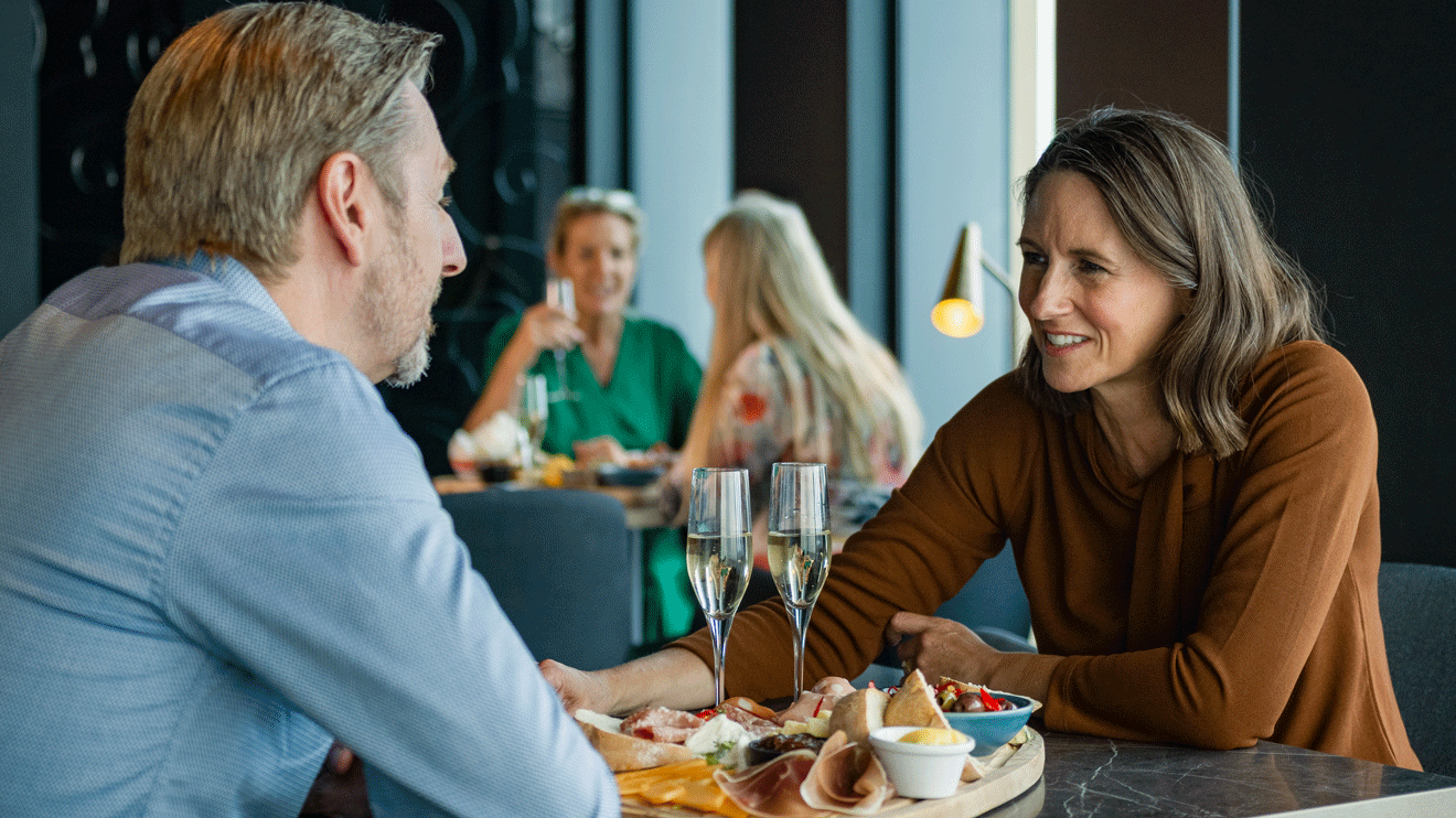 Ältere Menschen verfügen über mehr Lebenserfahrung und wissen zumeist genau, was sie wollen und was realistisch erscheint.  - istock/SolStock