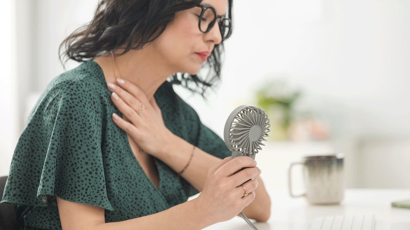 Auf individueller Ebene werden die Wechseljahre oft als Wendepunkt erlebt, der Raum für Neuausrichtung und persönliches Wachstum bieten kann. - istock/izusek