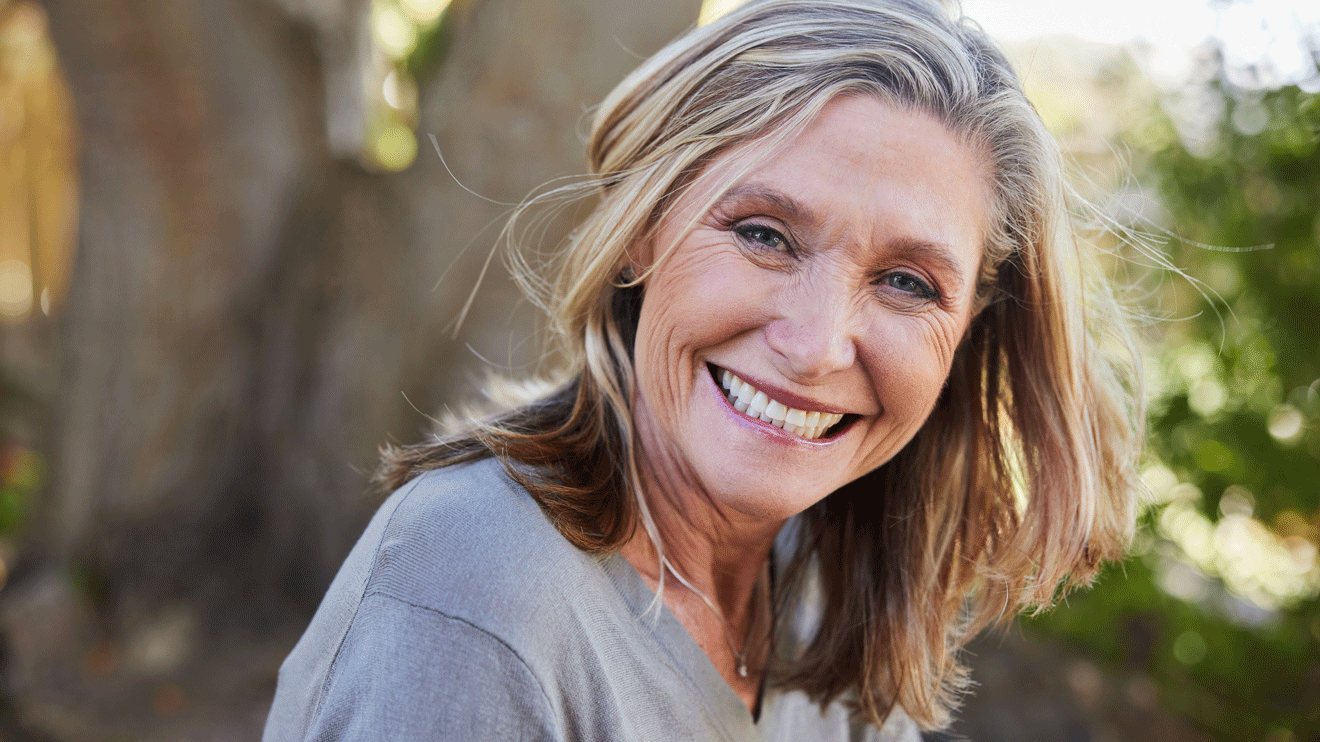 Visualisierungen, achtsames Denken und positive Glaubenssätze helfen, das biologische Alter zu senken. Die Kraft der Gedanken ist messbar und wirkt wie ein natürliches Anti-Aging-Mittel von innen. - istock/Goodboy Picture Company