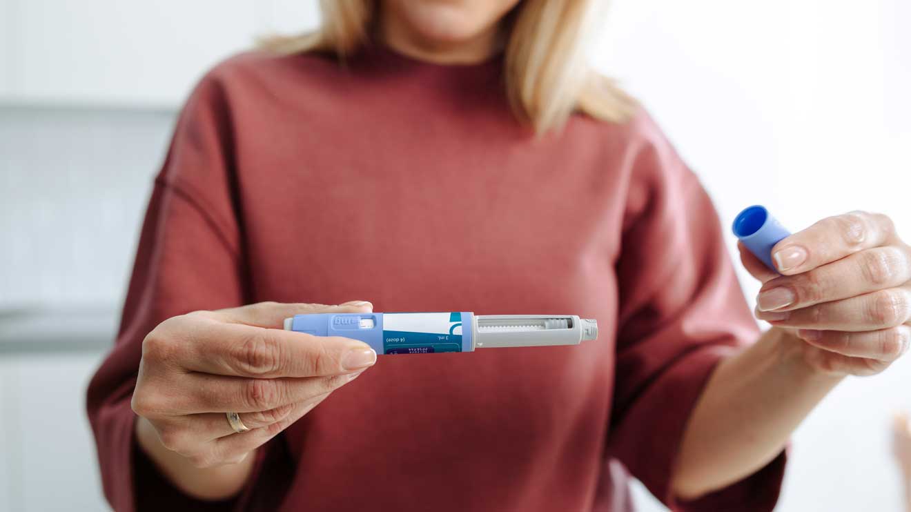 Internationale Studien zeigen, dass die neuen als "Abnehmspritze" bekannten Stoffwechselmedikamente möglicherweise weit mehr bewirken als Gewichtsverlust.  - iStock/ Milko 