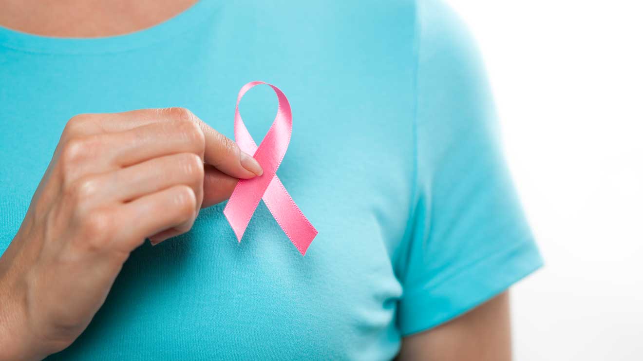 Die Brustkrebsvorsorge und eine schnelle Früherkennung stehen im Mittelpunkt des Brustkrebsmonats Oktober, ganz im Zeichen der prägnanten rosa Schleife.  - iStock/MarsBars