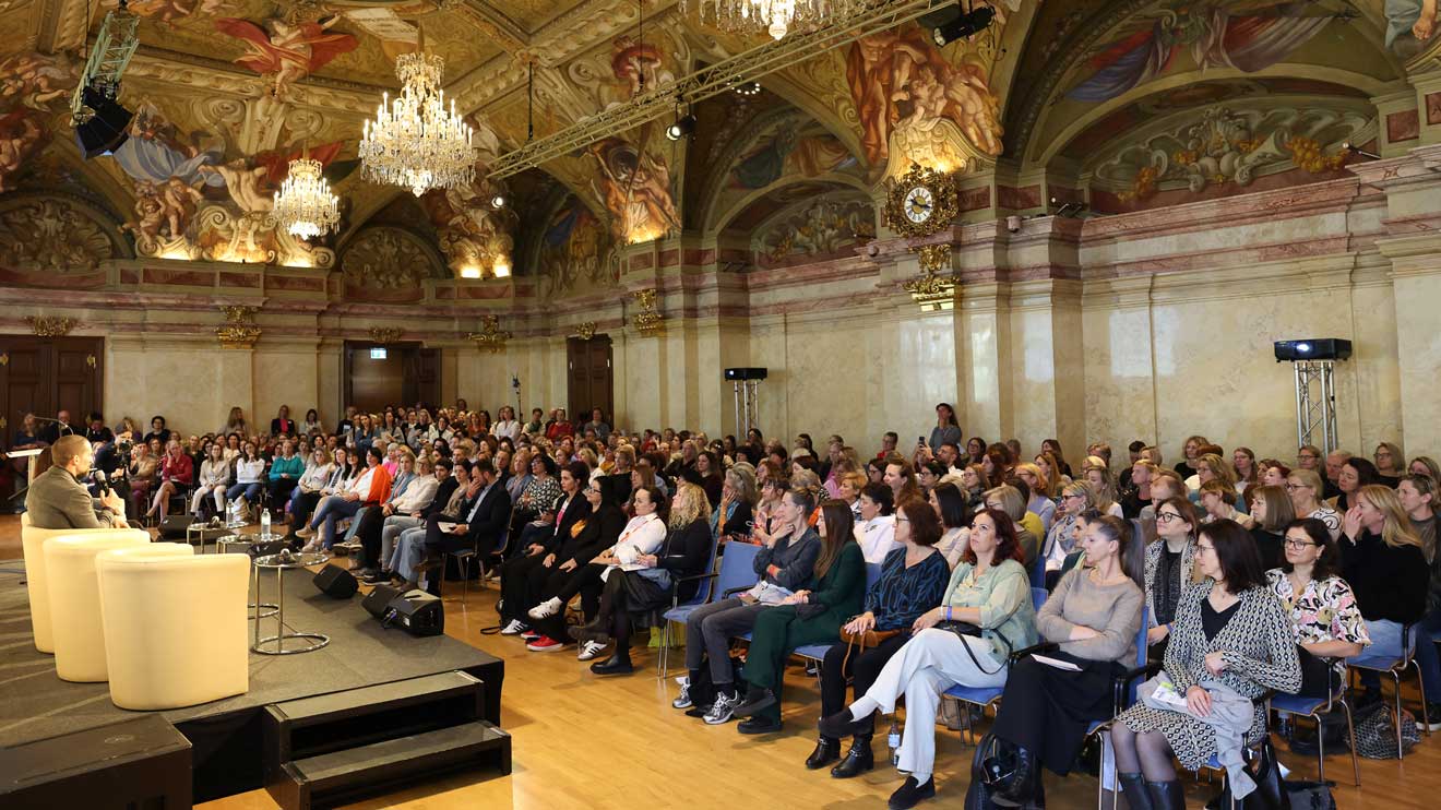 Der Wechselweise MenoDay ist DER Live-Event für alle Frauen, die ihren Körper besser verstehen, gesundheitliche Entscheidungen informiert treffen und sich mit führenden Expert:innen austauschen möchten. - Katharina Schiffl